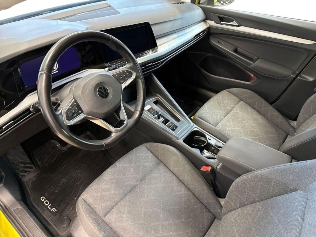 Volkswagen Golf 2020 Keltainen