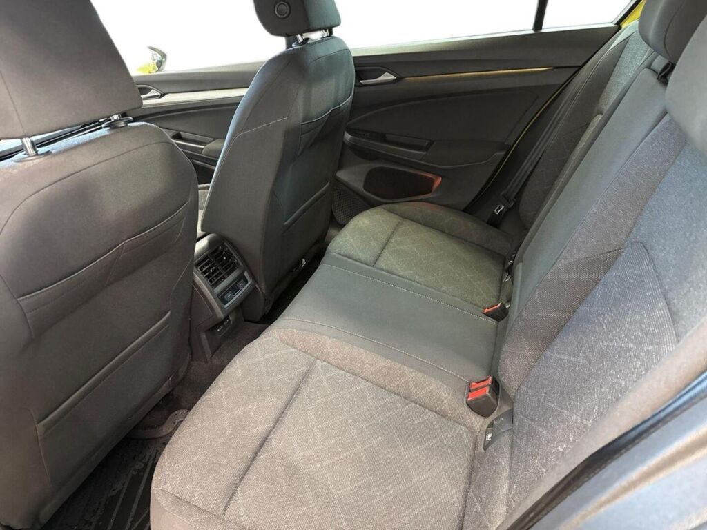 Volkswagen Golf 2020 Keltainen