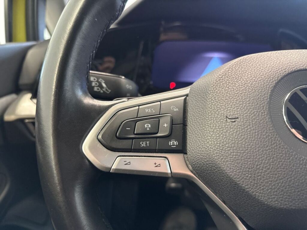 Volkswagen Golf 2020 Keltainen