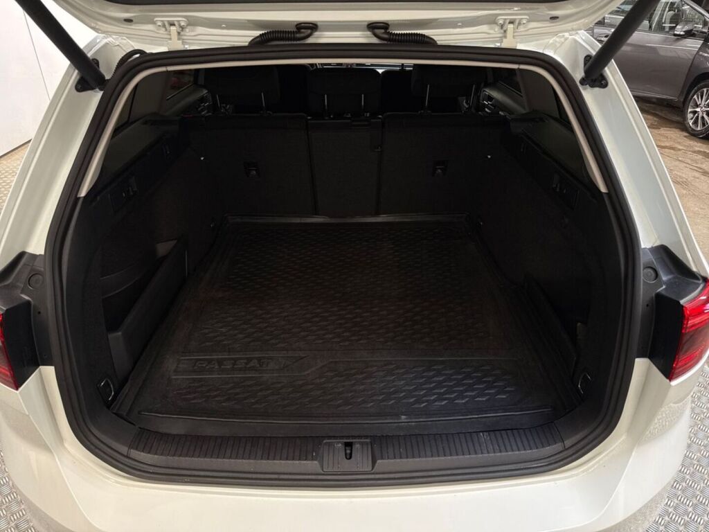 Volkswagen Passat 2020 Valkoinen