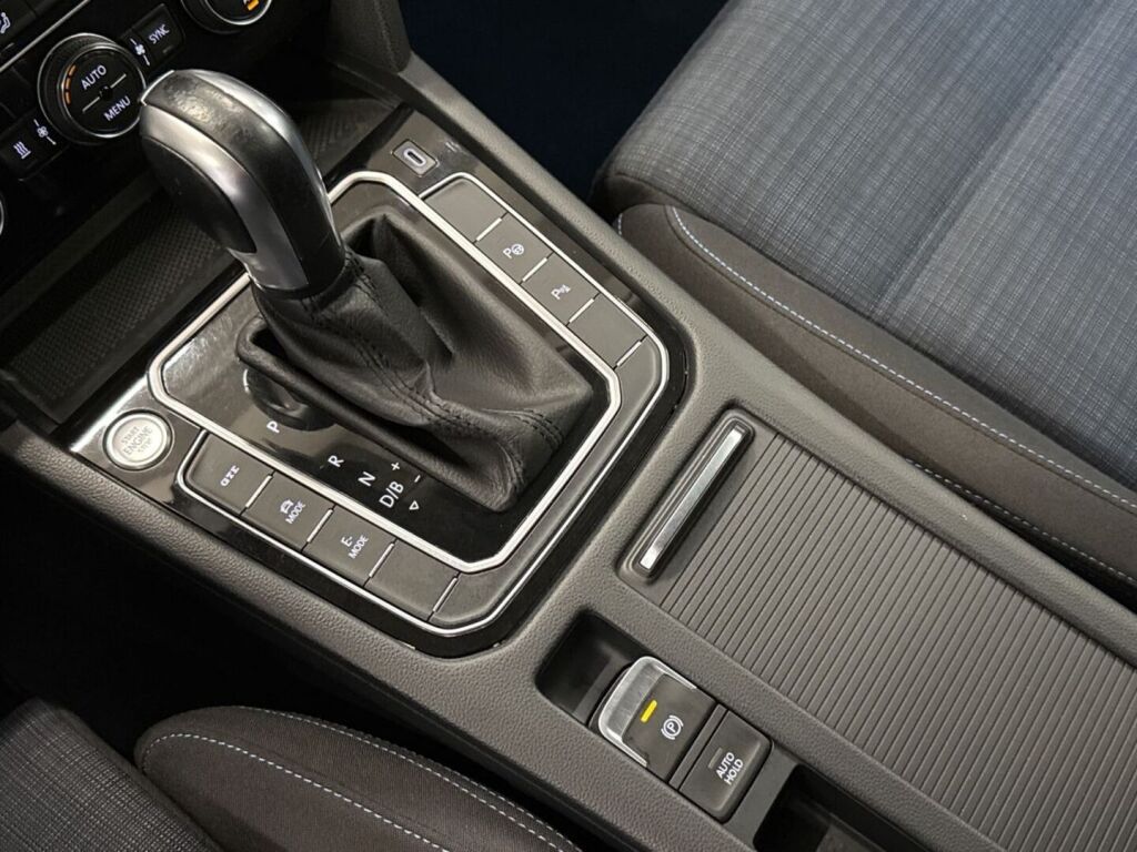 Volkswagen Passat 2020 Valkoinen