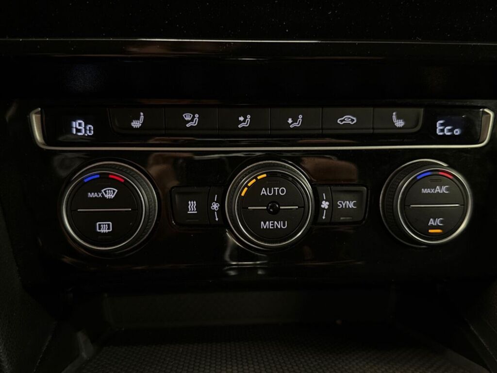 Volkswagen Passat 2020 Valkoinen