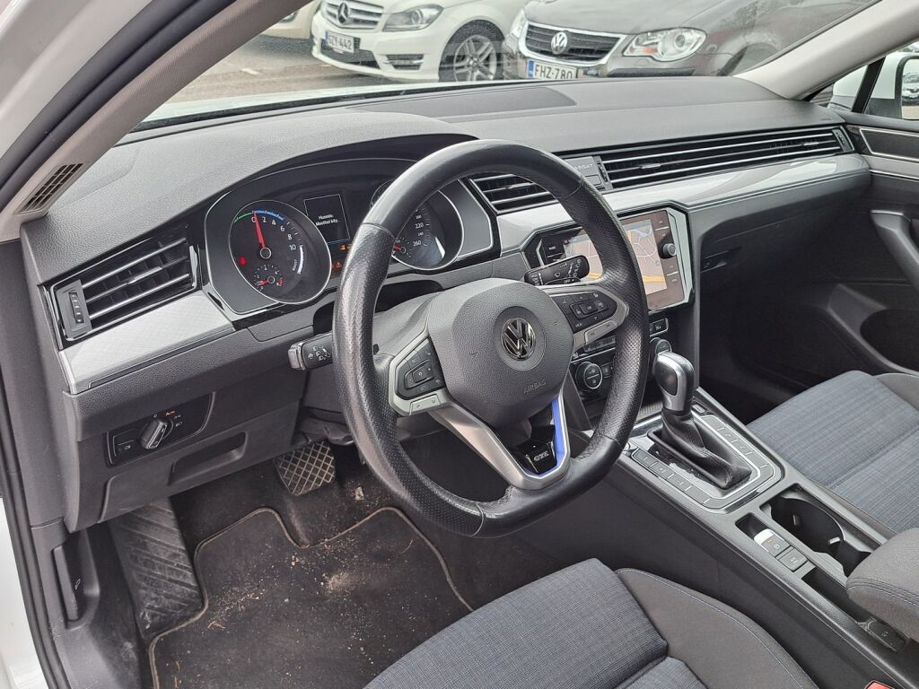 Volkswagen Passat 2020 Valkoinen