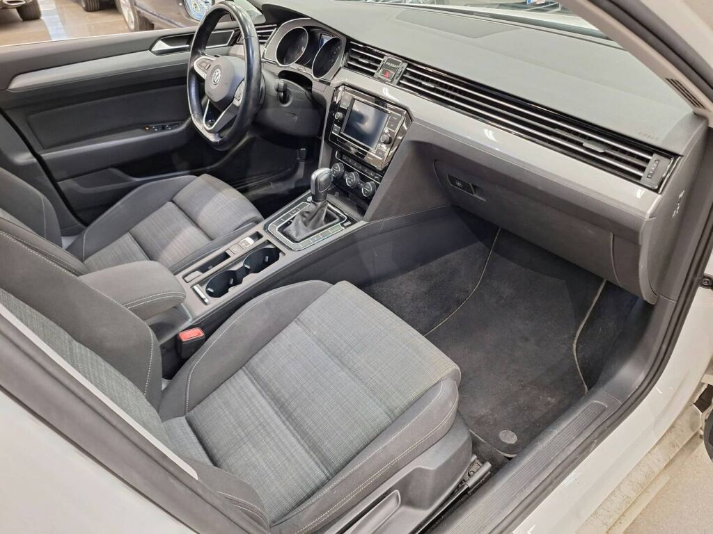 Volkswagen Passat 2020 Valkoinen