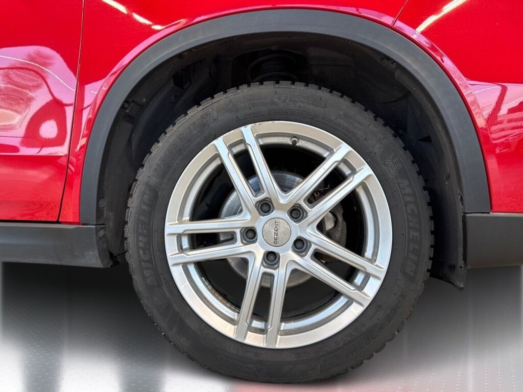 Suzuki Vitara 2020 Punainen