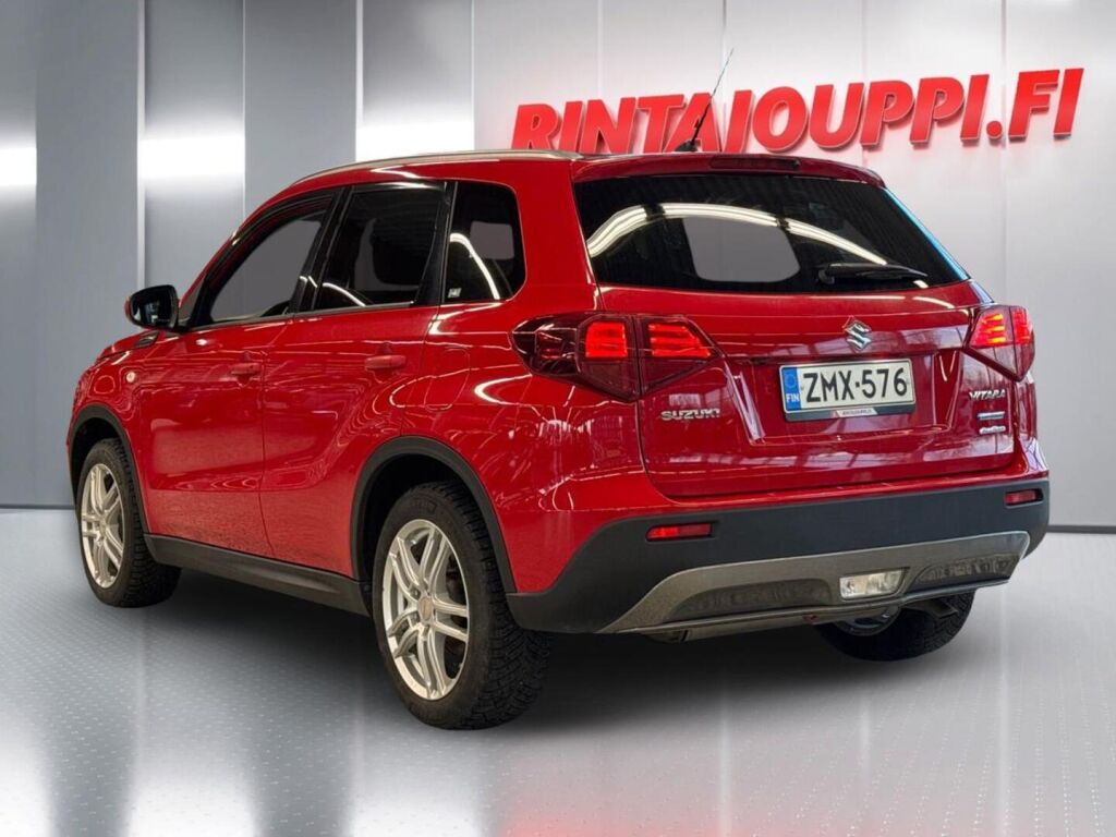 Suzuki Vitara 2020 Punainen