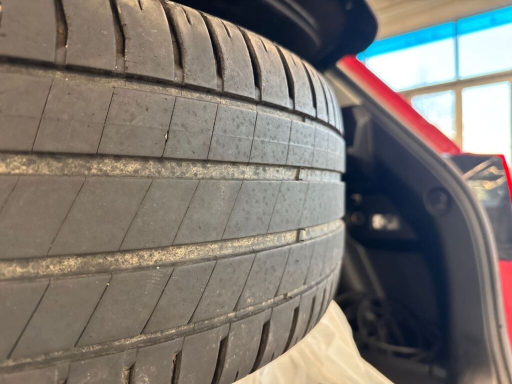 Suzuki Vitara 2020 Punainen