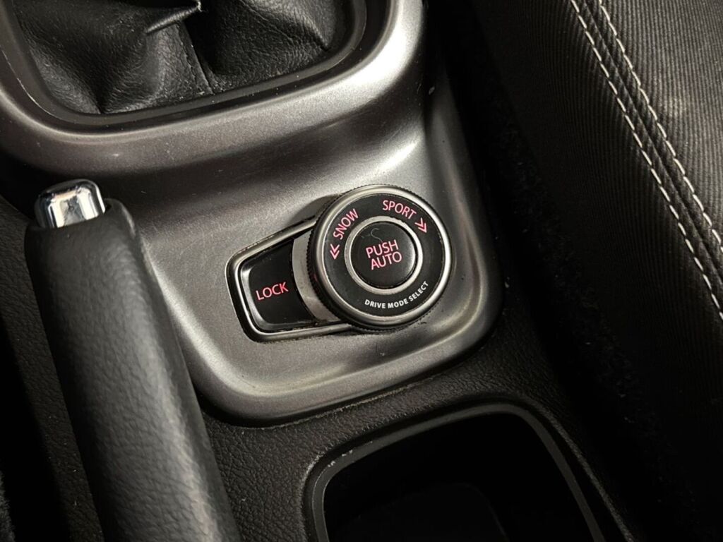 Suzuki Vitara 2020 Punainen