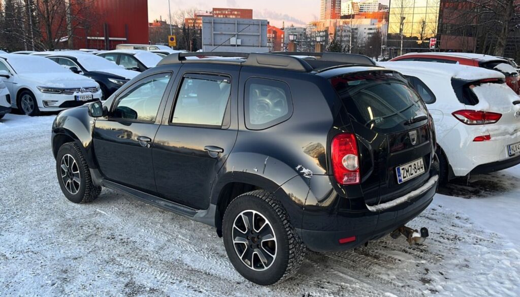 Dacia Duster 2011 Musta