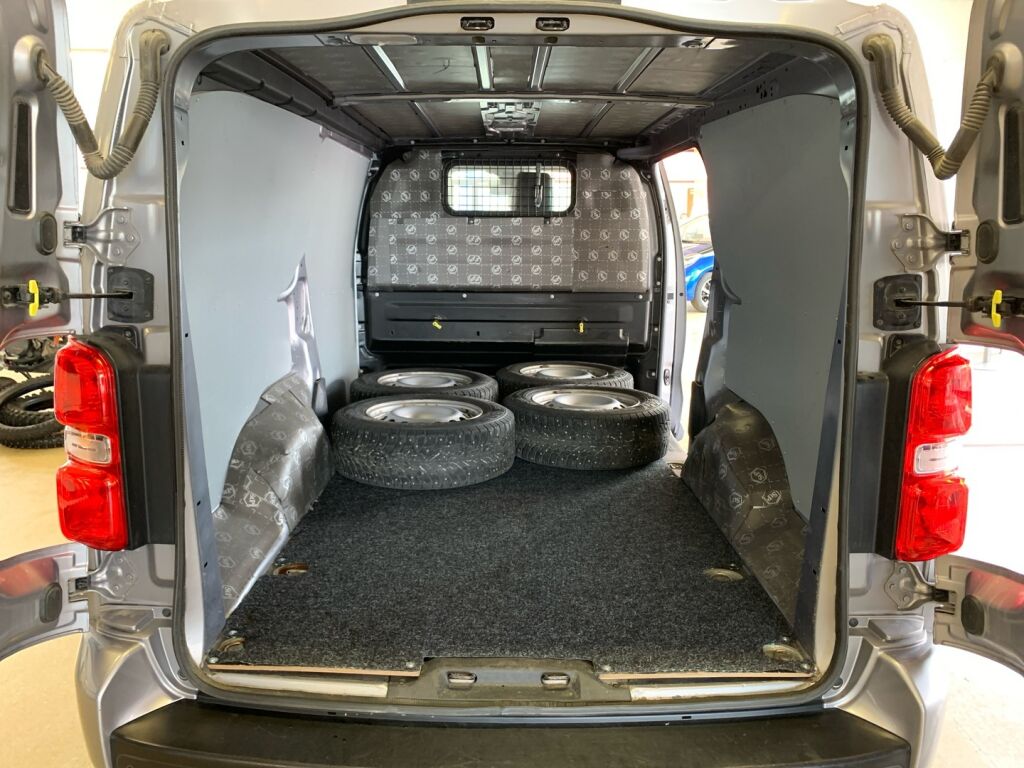 Opel Vivaro 2021 Harmaa