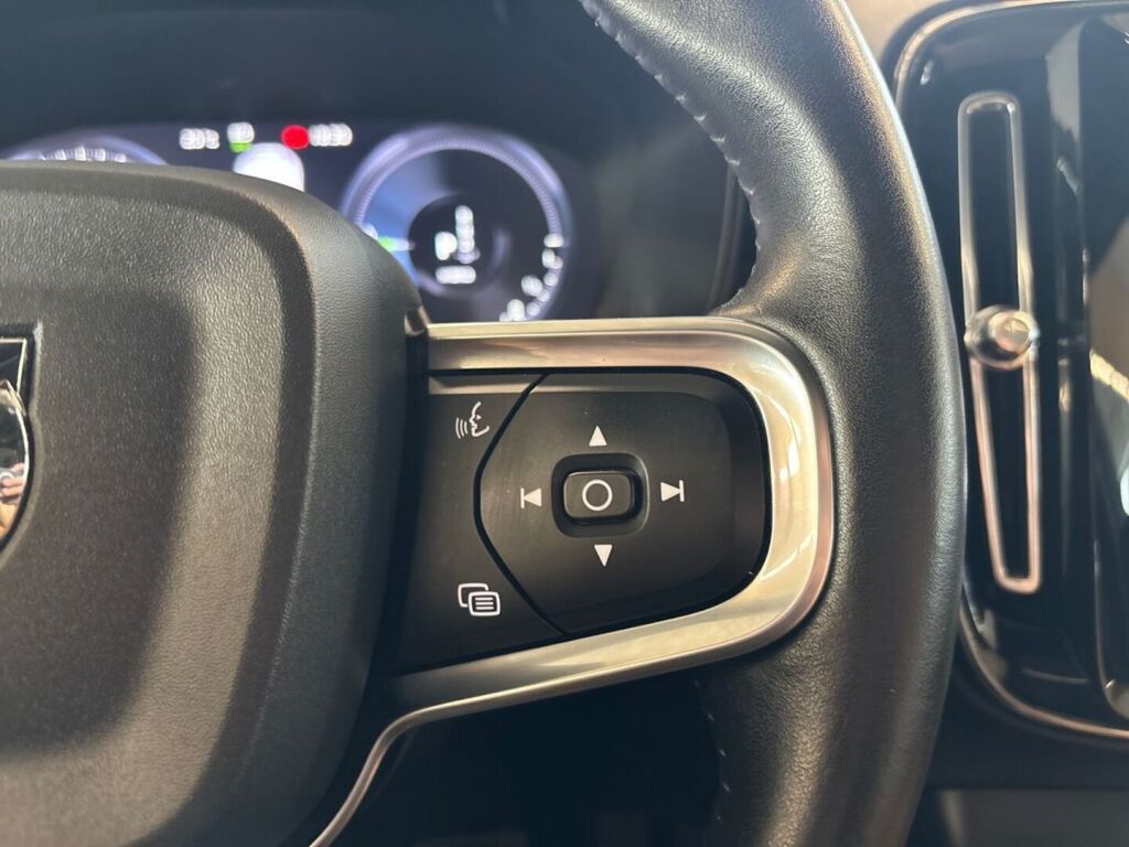 Volvo XC40 2020 Musta