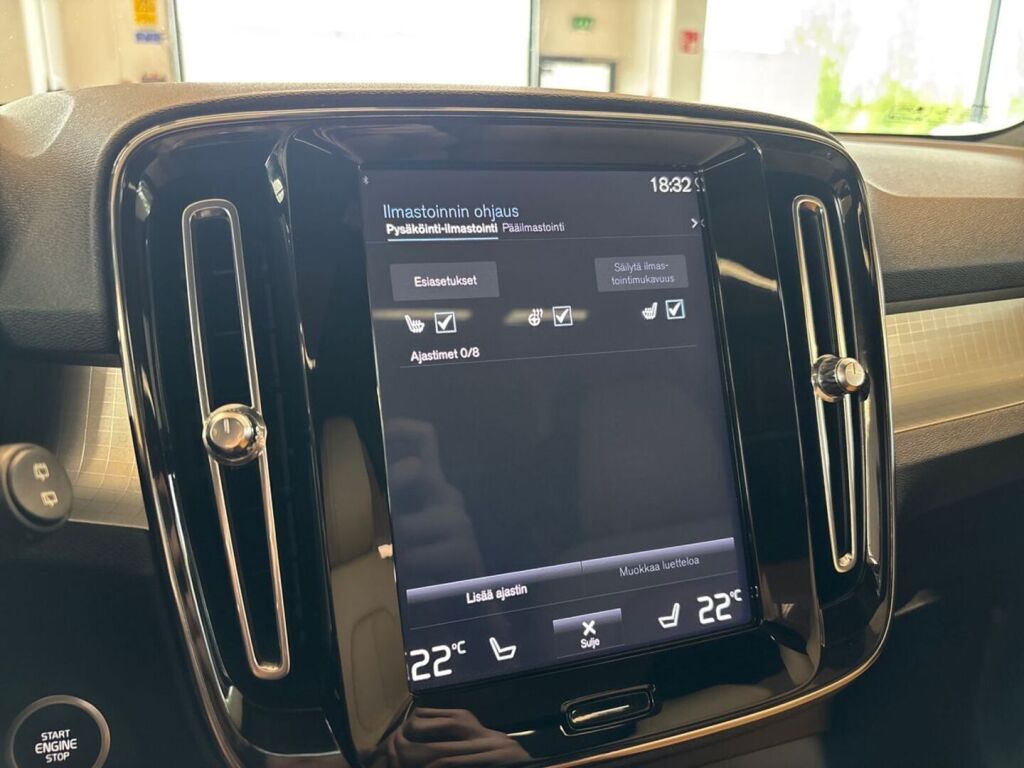 Volvo XC40 2020 Musta