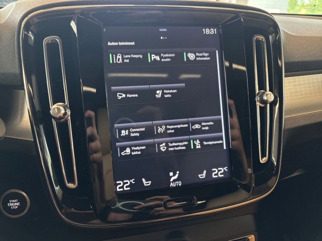Volvo XC40 2020 Musta