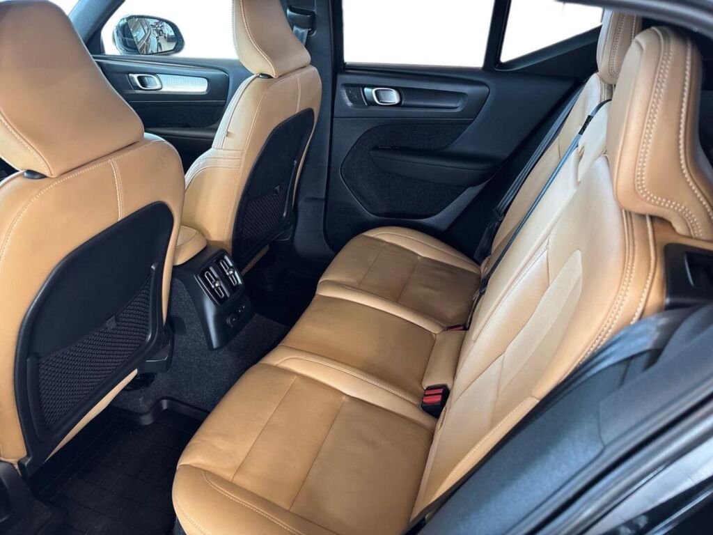 Volvo XC40 2020 Musta