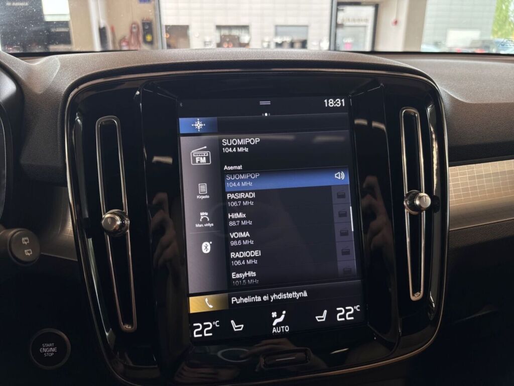 Volvo XC40 2020 Musta