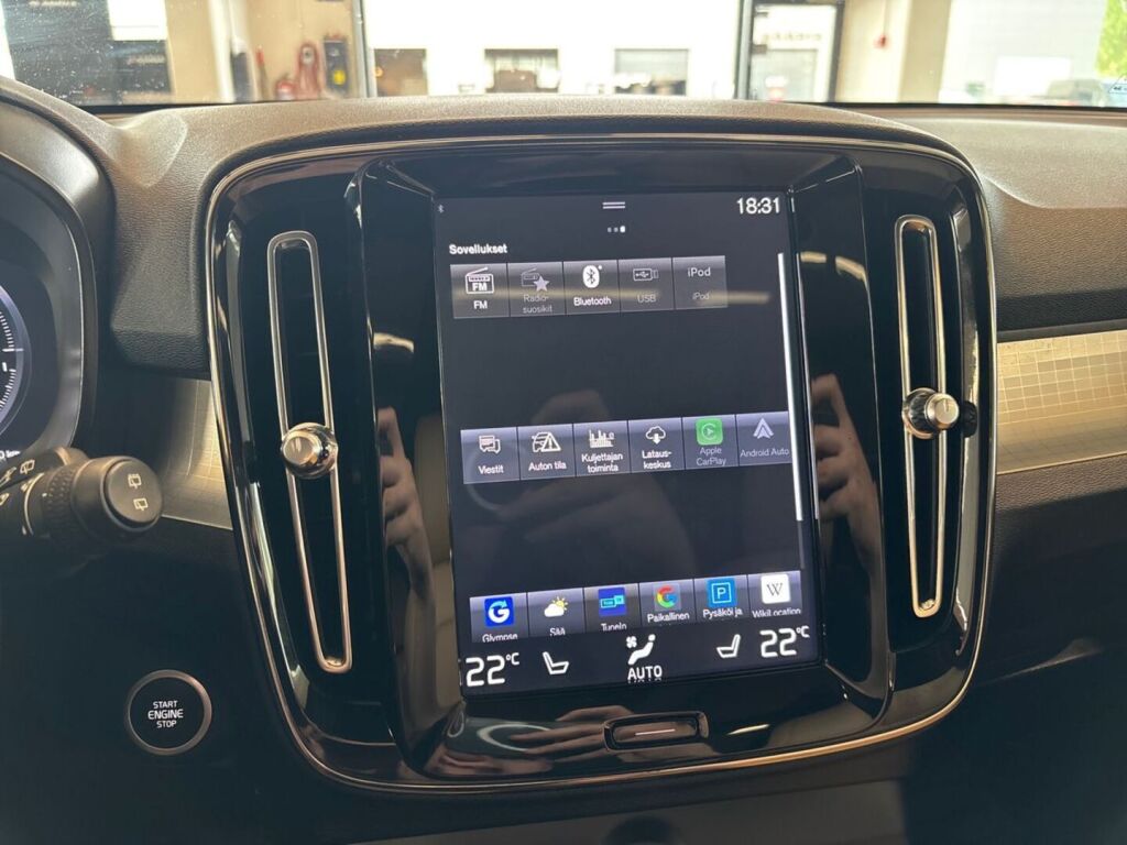Volvo XC40 2020 Musta