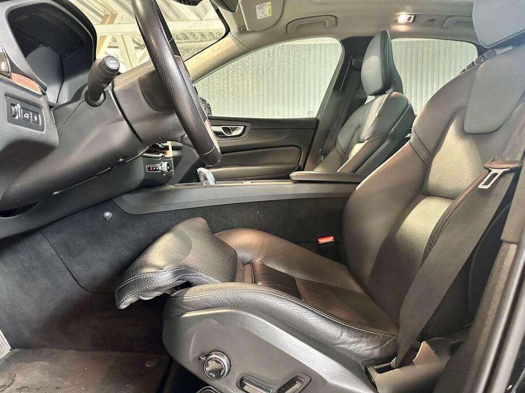 Volvo XC60 2019 Musta