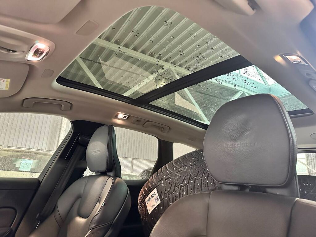 Volvo XC60 2019 Musta
