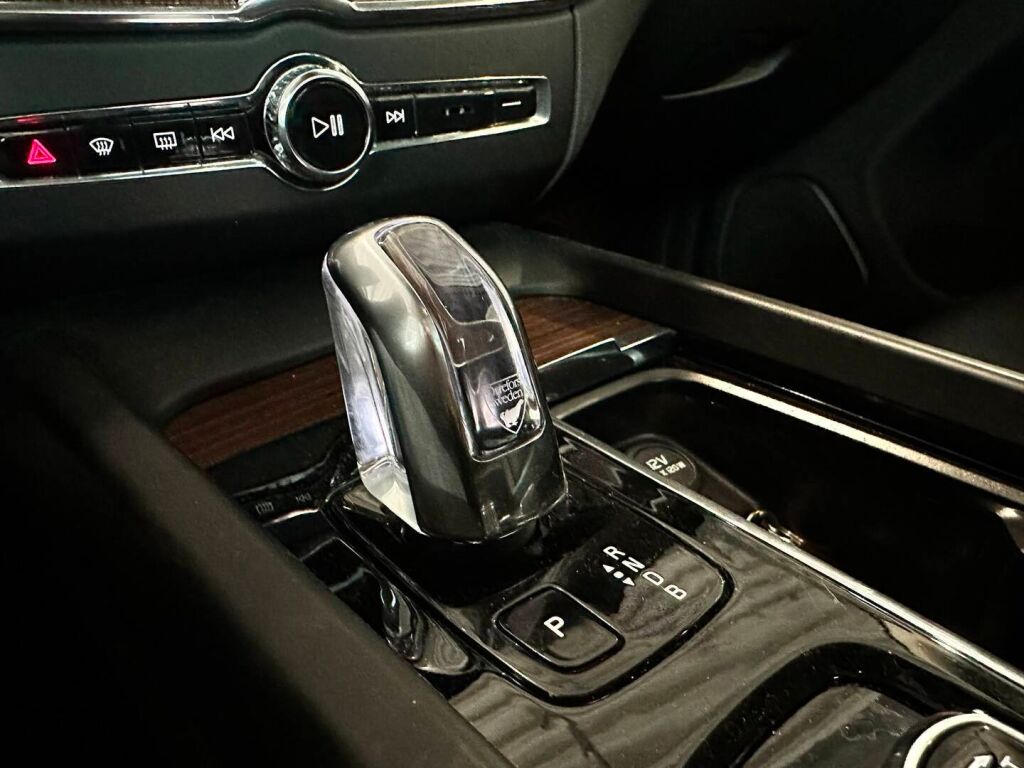 Volvo XC60 2019 Musta