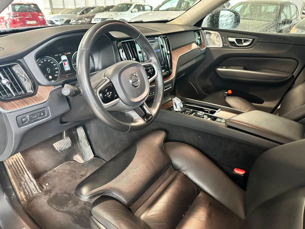 Volvo XC60 2019 Musta