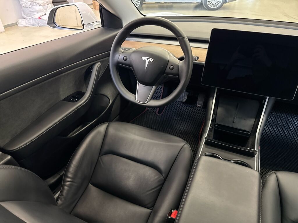 Tesla Model 3 2020 Valkoinen
