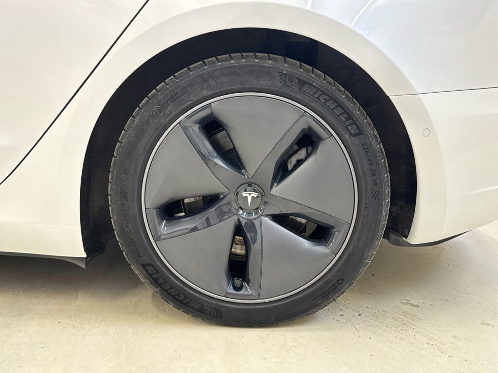 Tesla Model 3 2020 Valkoinen