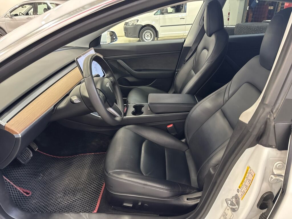 Tesla Model 3 2020 Valkoinen