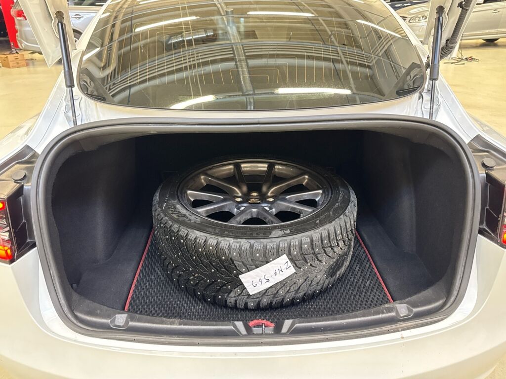 Tesla Model 3 2020 Valkoinen