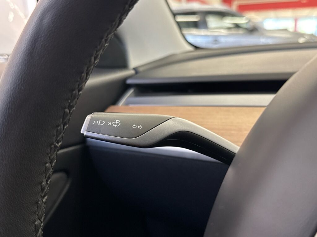 Tesla Model 3 2020 Valkoinen