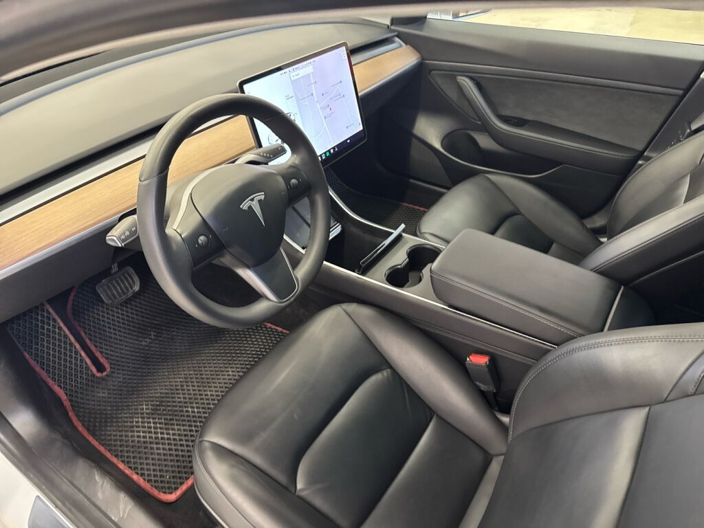 Tesla Model 3 2020 Valkoinen