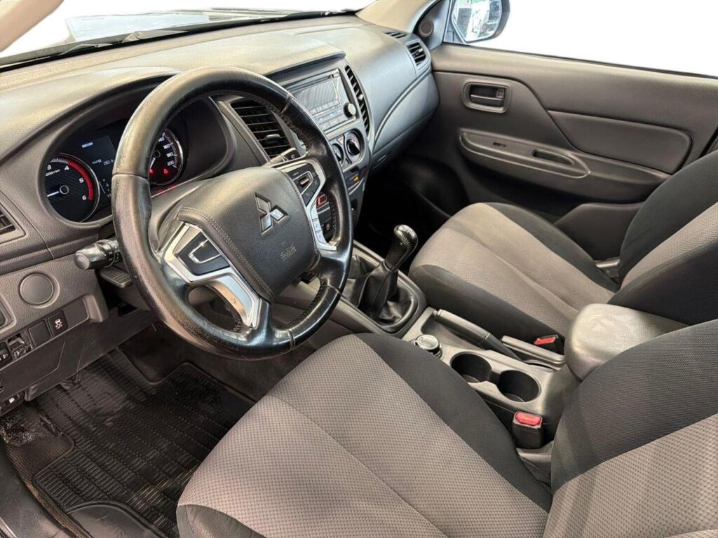 Mitsubishi L200 2020 Musta