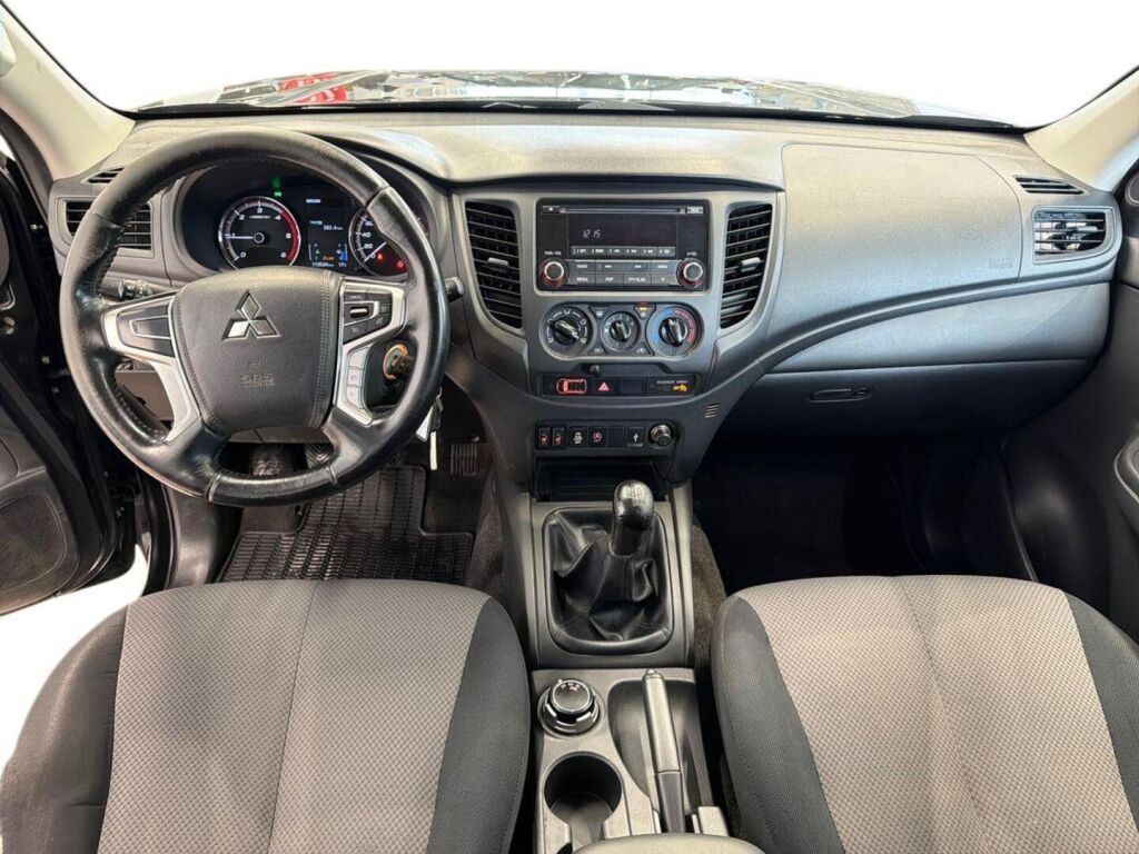 Mitsubishi L200 2020 Musta