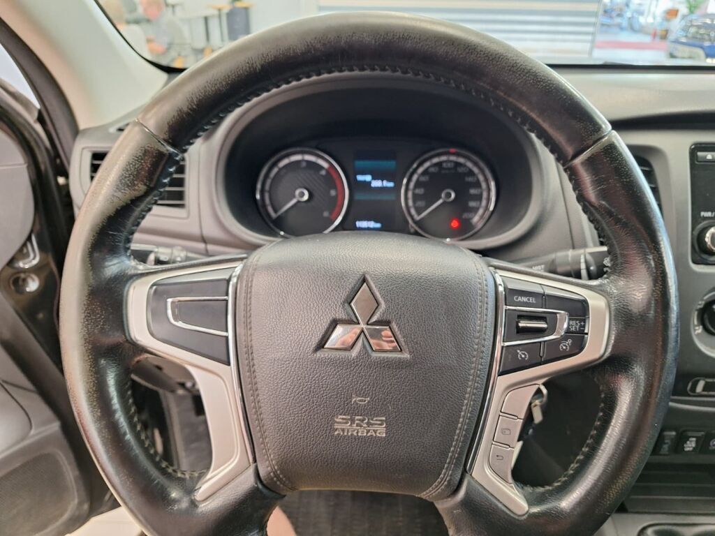 Mitsubishi L200 2020 Musta