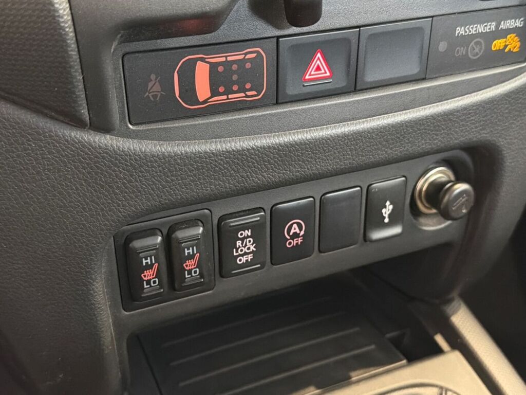 Mitsubishi L200 2020 Musta