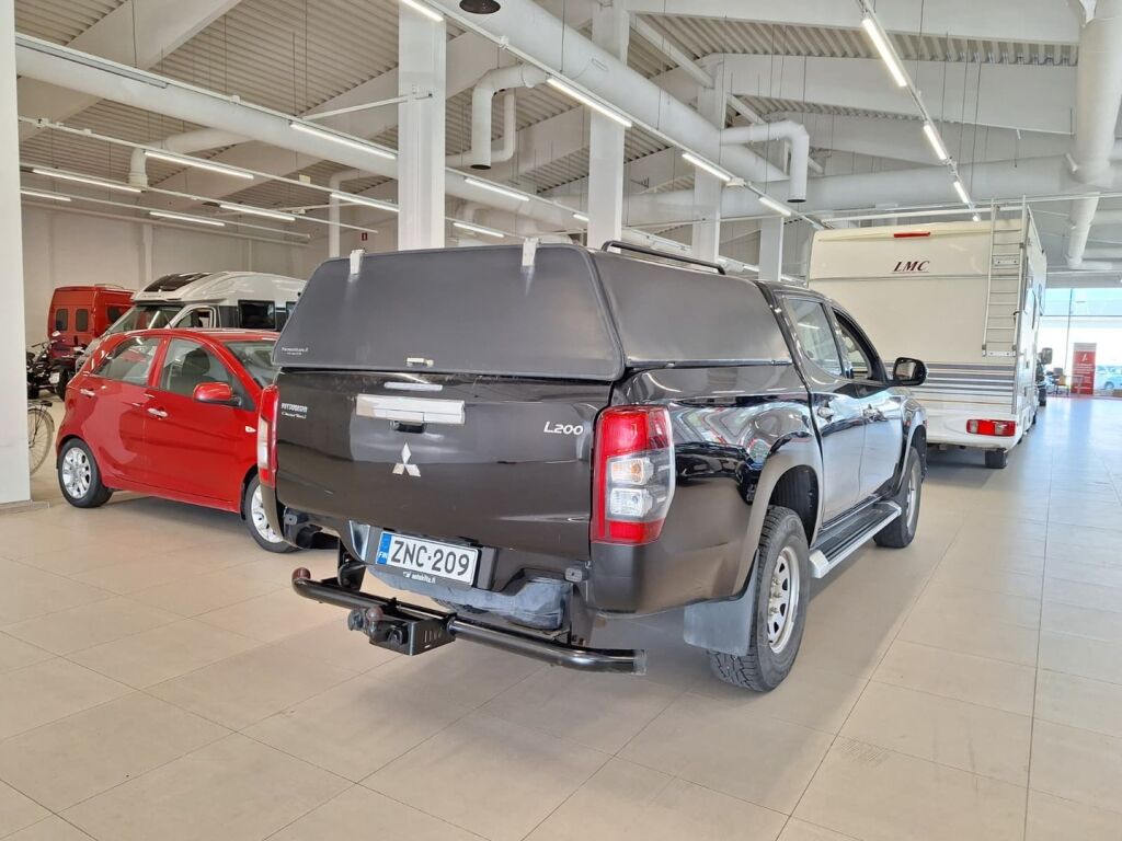 Mitsubishi L200 2020 Musta