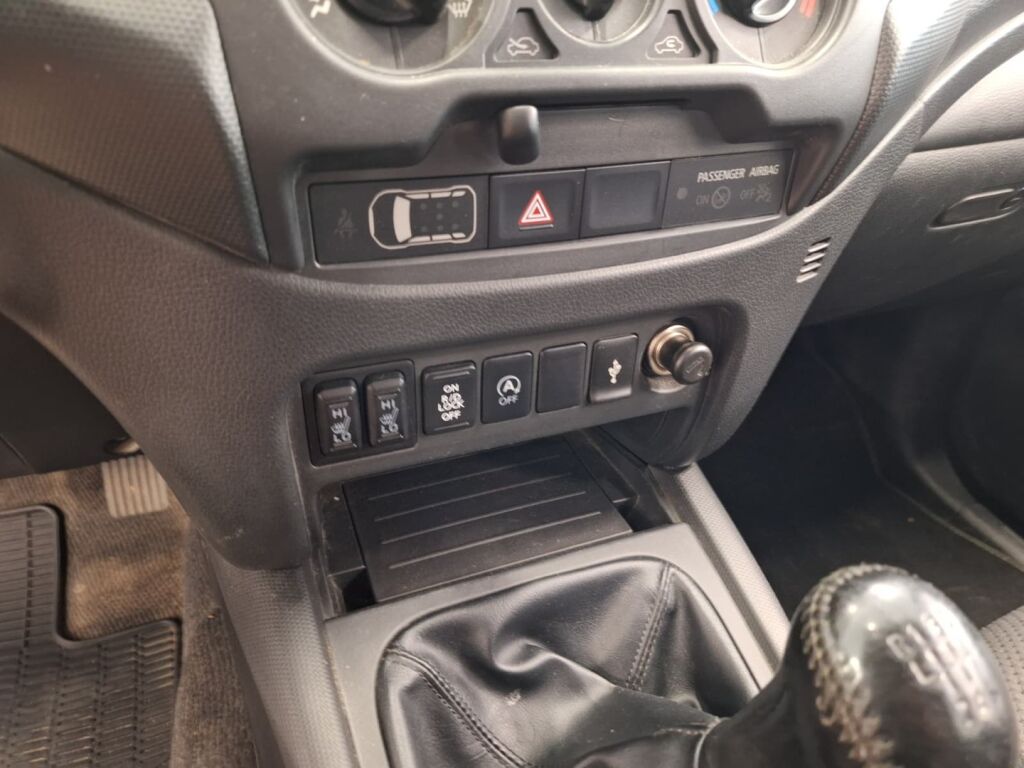 Mitsubishi L200 2020 Musta