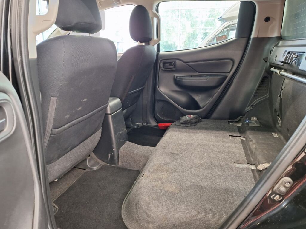 Mitsubishi L200 2020 Musta