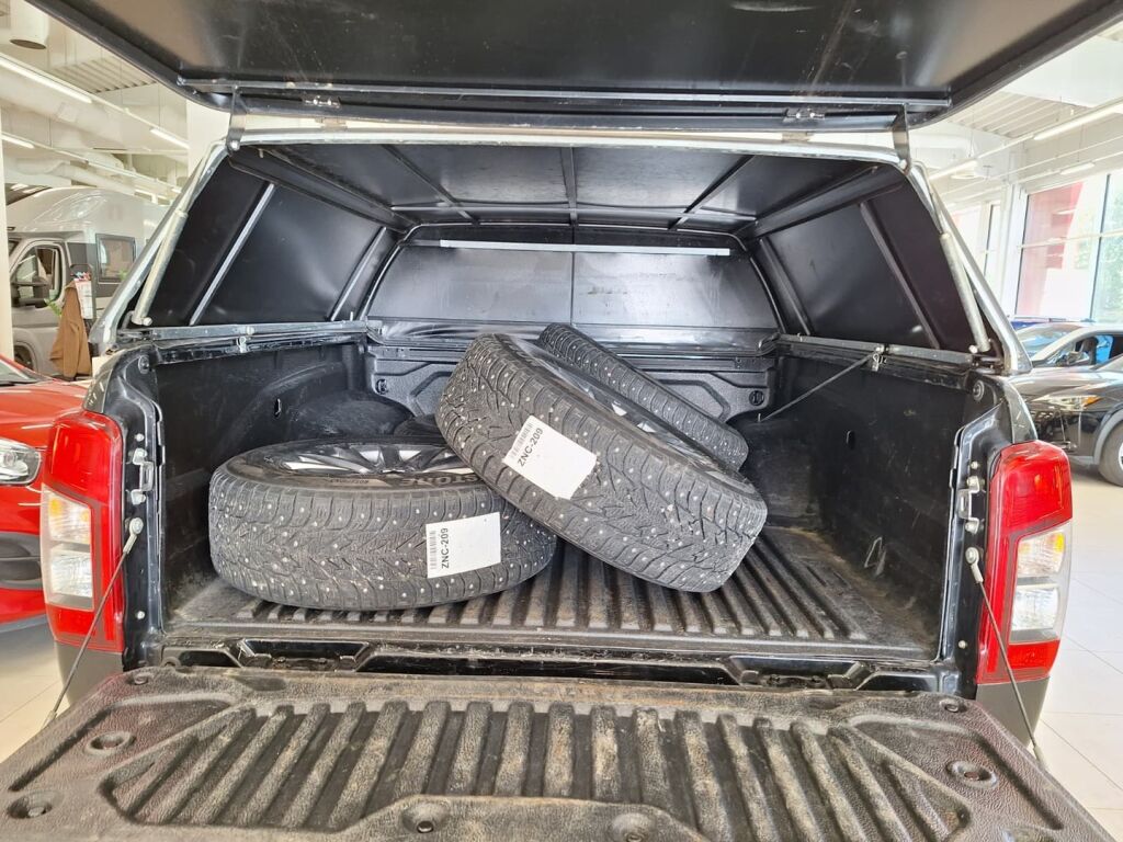 Mitsubishi L200 2020 Musta