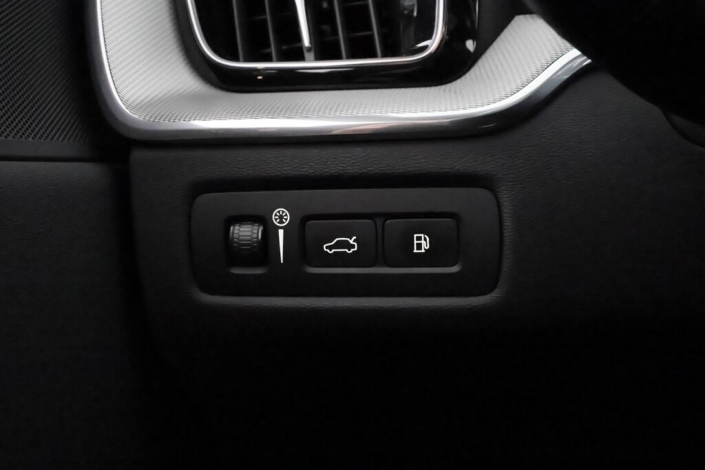 Volvo XC60 2020 Harmaa