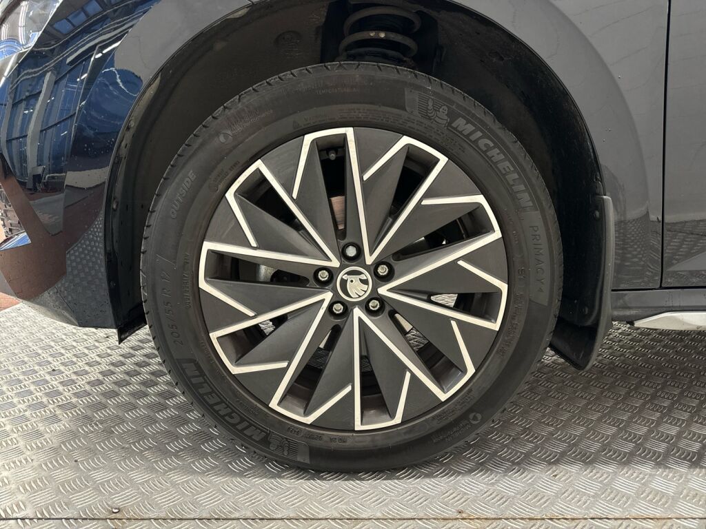 Skoda Kamiq 2020 Musta