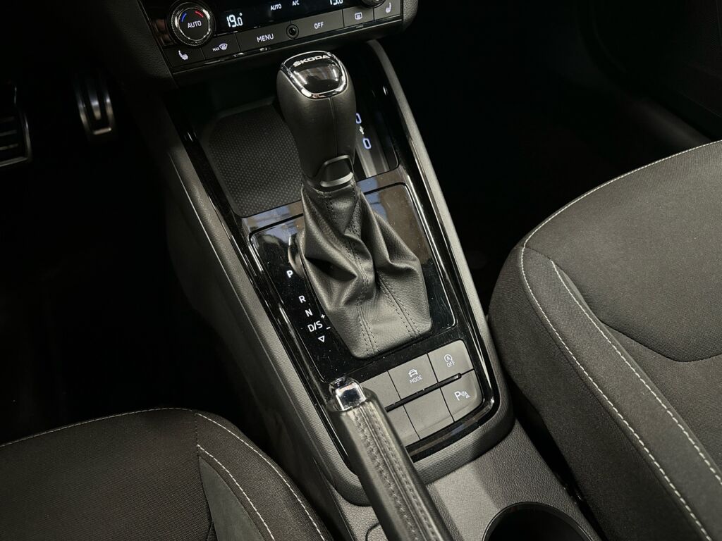 Skoda Kamiq 2020 Musta