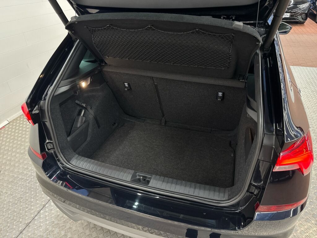 Skoda Kamiq 2020 Musta