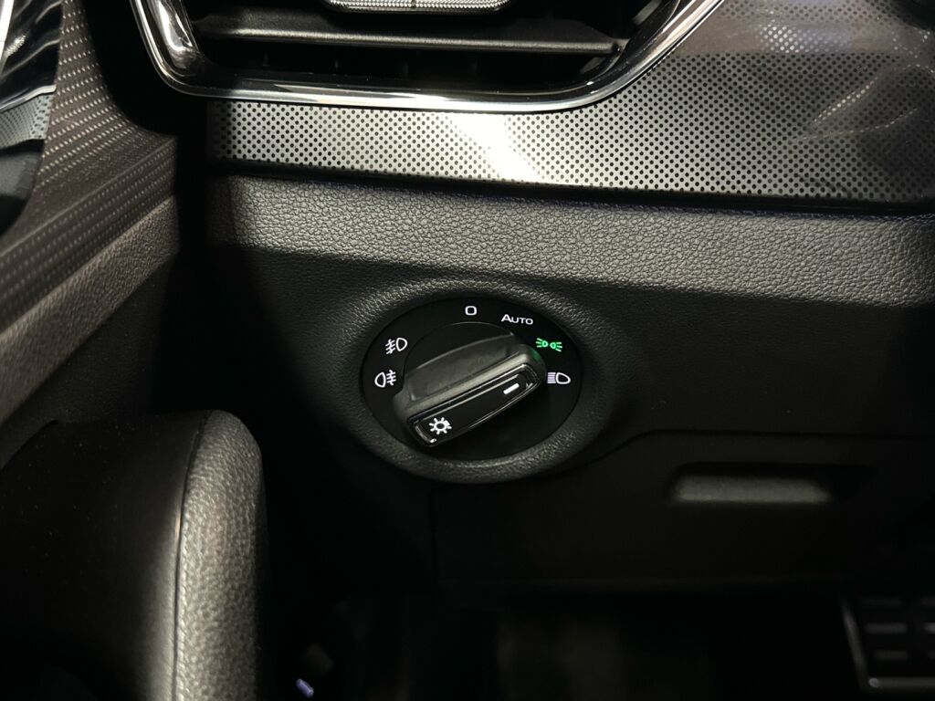 Skoda Kamiq 2020 Musta