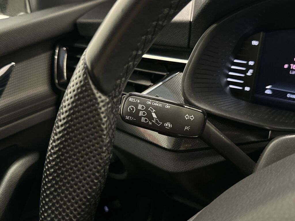 Skoda Kamiq 2020 Musta