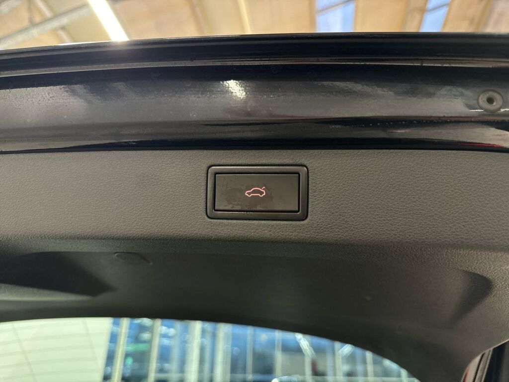 Skoda Kamiq 2020 Musta