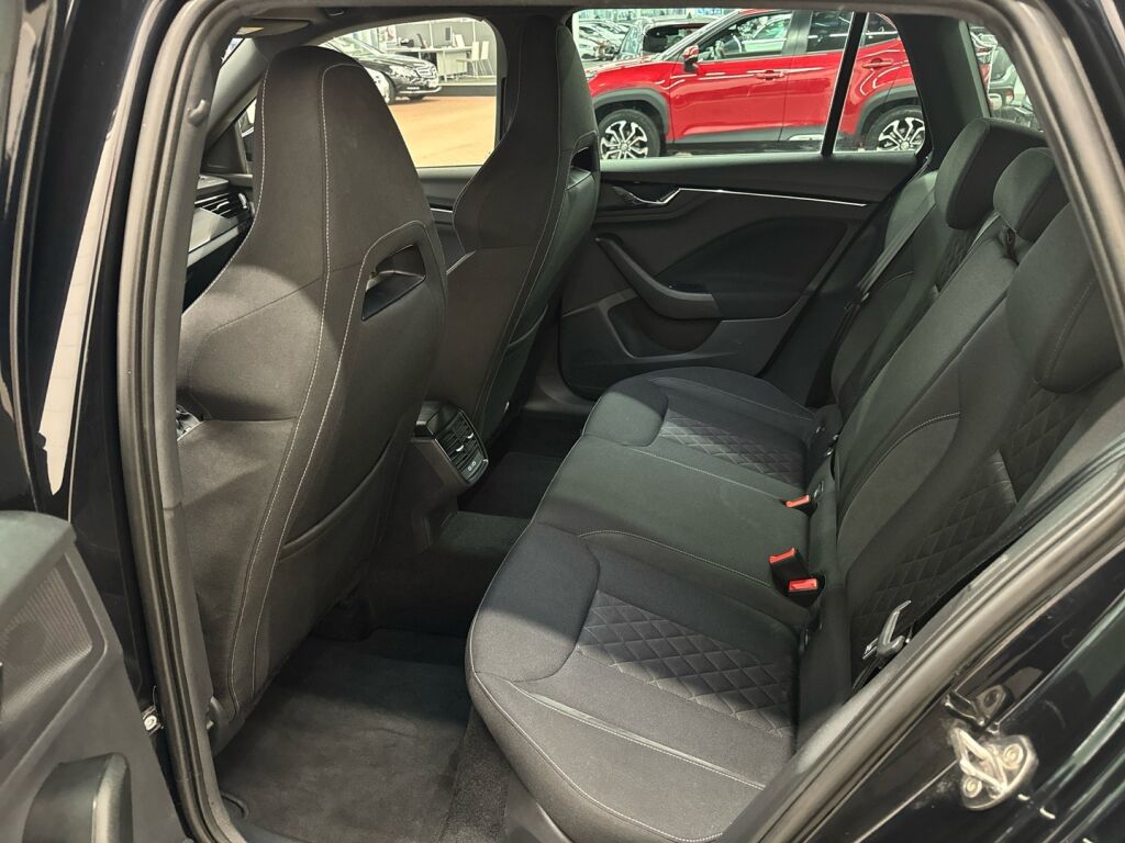 Skoda Kamiq 2020 Musta