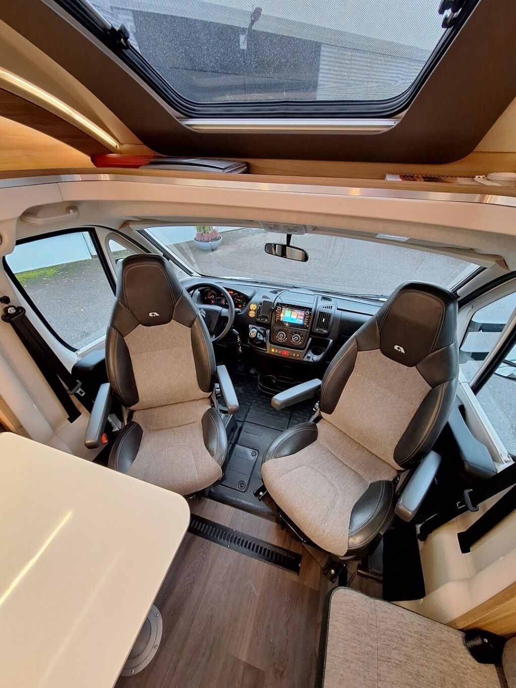 Adria Matrix Axess 670 SL 2020 Valkoinen