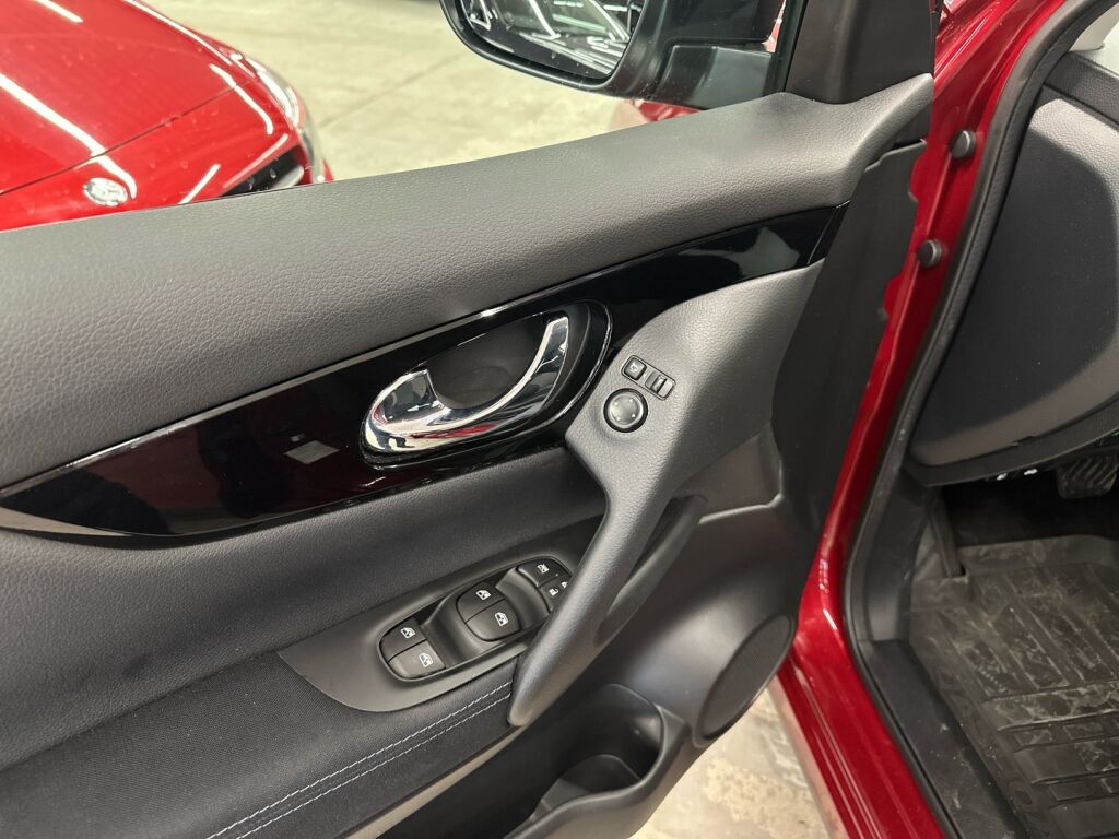 Nissan Qashqai 2020 Punainen