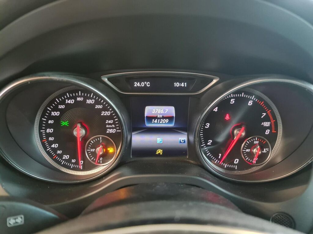 Mercedes-Benz GLA 2019 Musta