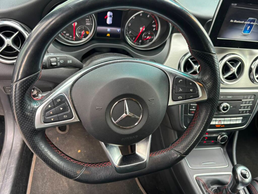 Mercedes-Benz GLA 2019 Musta